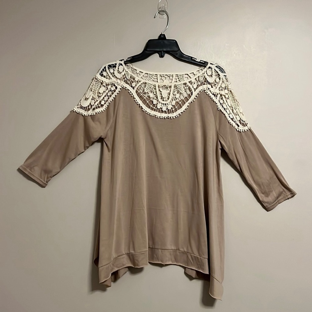 Umgee‎ Clothing Shark Bite Raw Hem 3/4 Sleeve Beige Boho Tunic Size Small